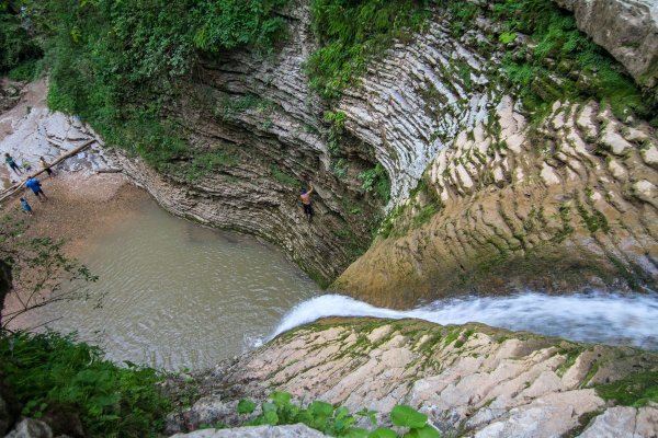 Фото Стоянка в парке поселка Каменномостский (Хаджох)