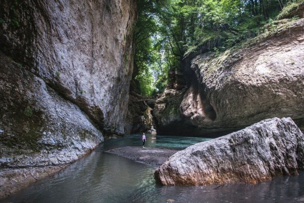 Фото Стоянка в парке поселка Каменномостский (Хаджох)