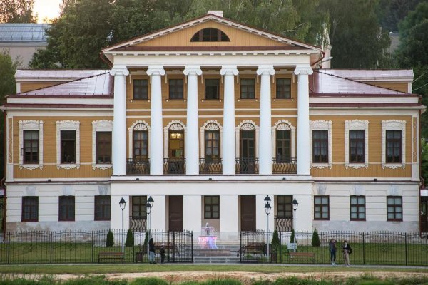 Фото Парковка возле усадьбы Мосоловых