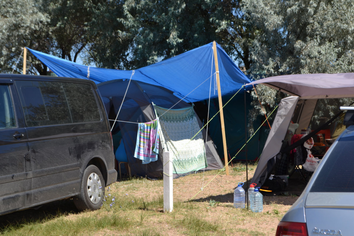Camping shop. Автокемпинг в горах Краснодарского края. Кемпинг на жигулях. Кемпинг в Крыму с палатками. Автокемпинги "Татарстан".