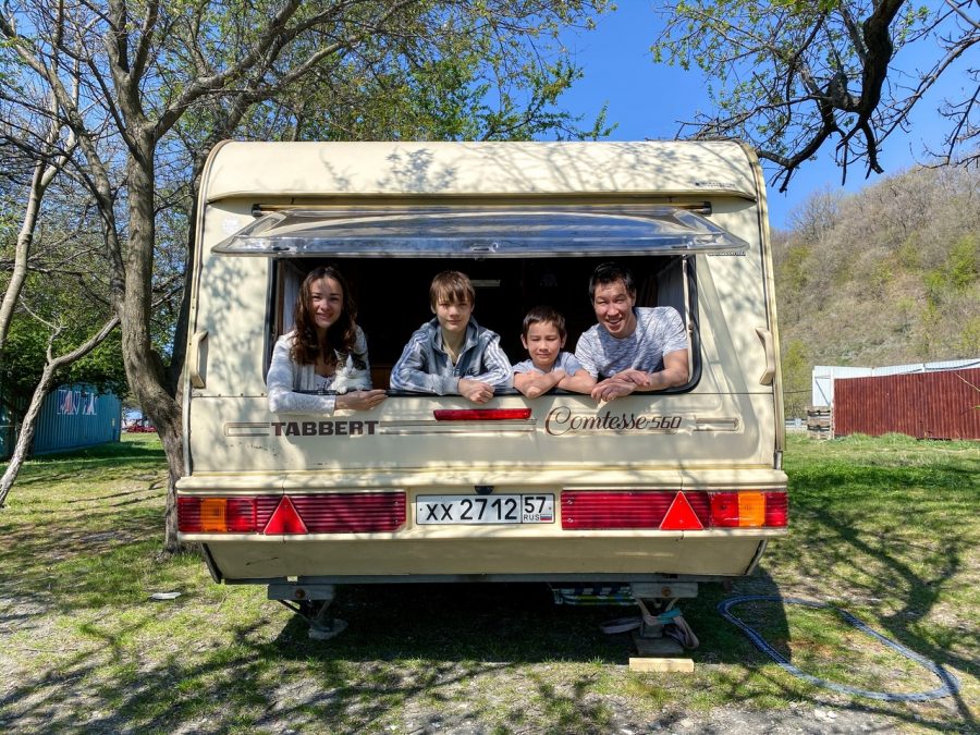 Лиза Ортман с семьей в доме на колесах