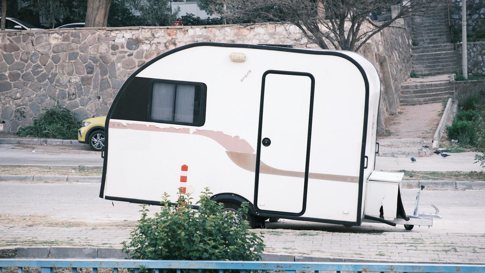 Реальный расход топлива с прицепом-кемпером: цифры, факторы и способы экономии